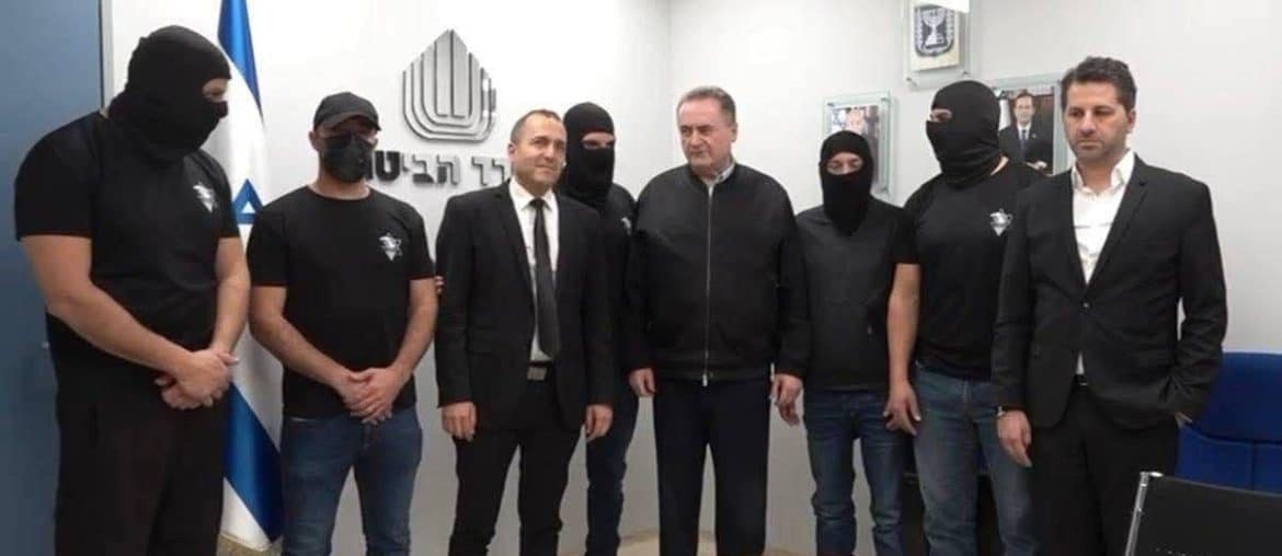 Israel Katz (center) meeting with the Sde Teiman rapists (wearing masks). (Photo: social media)