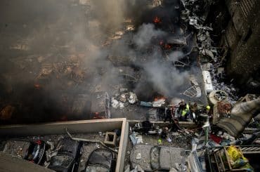 Israeli airstrikes across Beirut following the announcement of a two-week ceasefire in the U.S.-Israeli war on Iran, April 8, 2026. (Photo: © Marwan Naamani/dpa via ZUMA Press/APA Images)