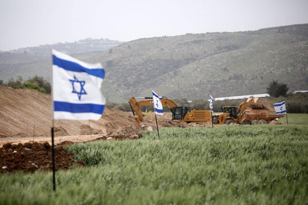 Jewish Israeli settlers set up mobile homes and raise Israeli flags over the evacuated settlement of Sanur, north of Nablus, which was approved by resettlement by the Israeli government in 2025, March 18, 2026. (Photo: Mohammed Nasser/APA Images)