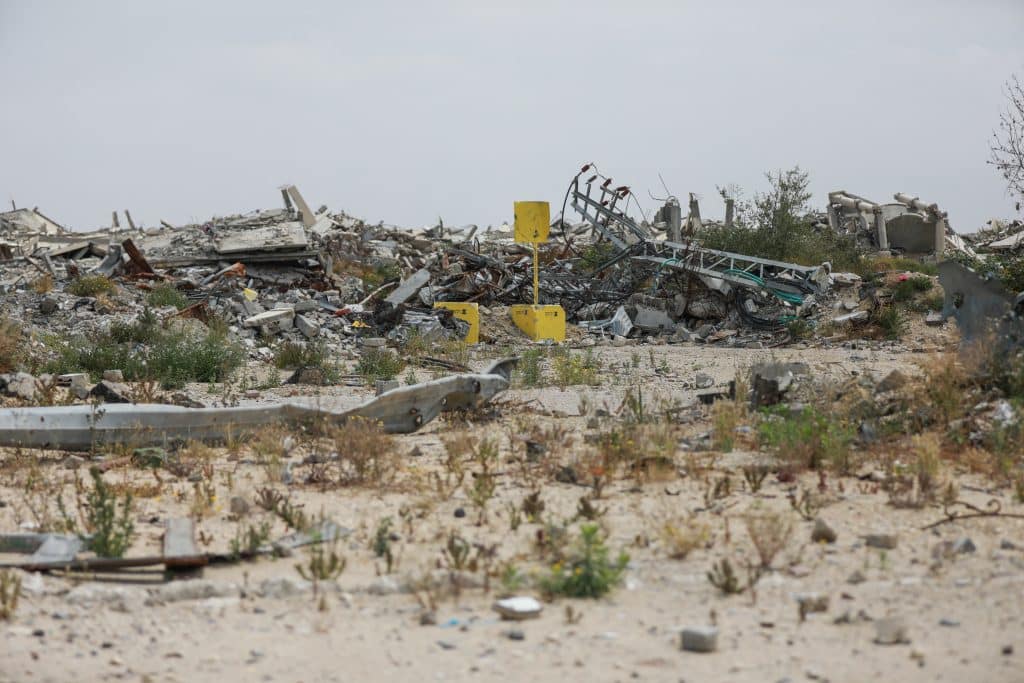 Palestinians near the so-called "yellow line" east of Khan Younis live amid difficult conditions, April 27, 2026. (Photo: Ramzi Abu Amer/APA Images)