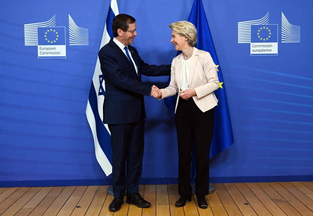 Israeli President Isaac Herzog (left) with President of the European Commission, Ursula von der Leyen (right), at the Commission's headquarters in Brussels, January 25, 2023. (Photo: Wikimedia Commons)