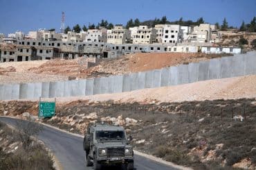 Construction site in the Israeli settlement of Har Gillo in the West Bank near the village of al-Walaja outside of Bethlehem, November 11, 2010. (Photo: Najeh Hashlamoun/APA Images)