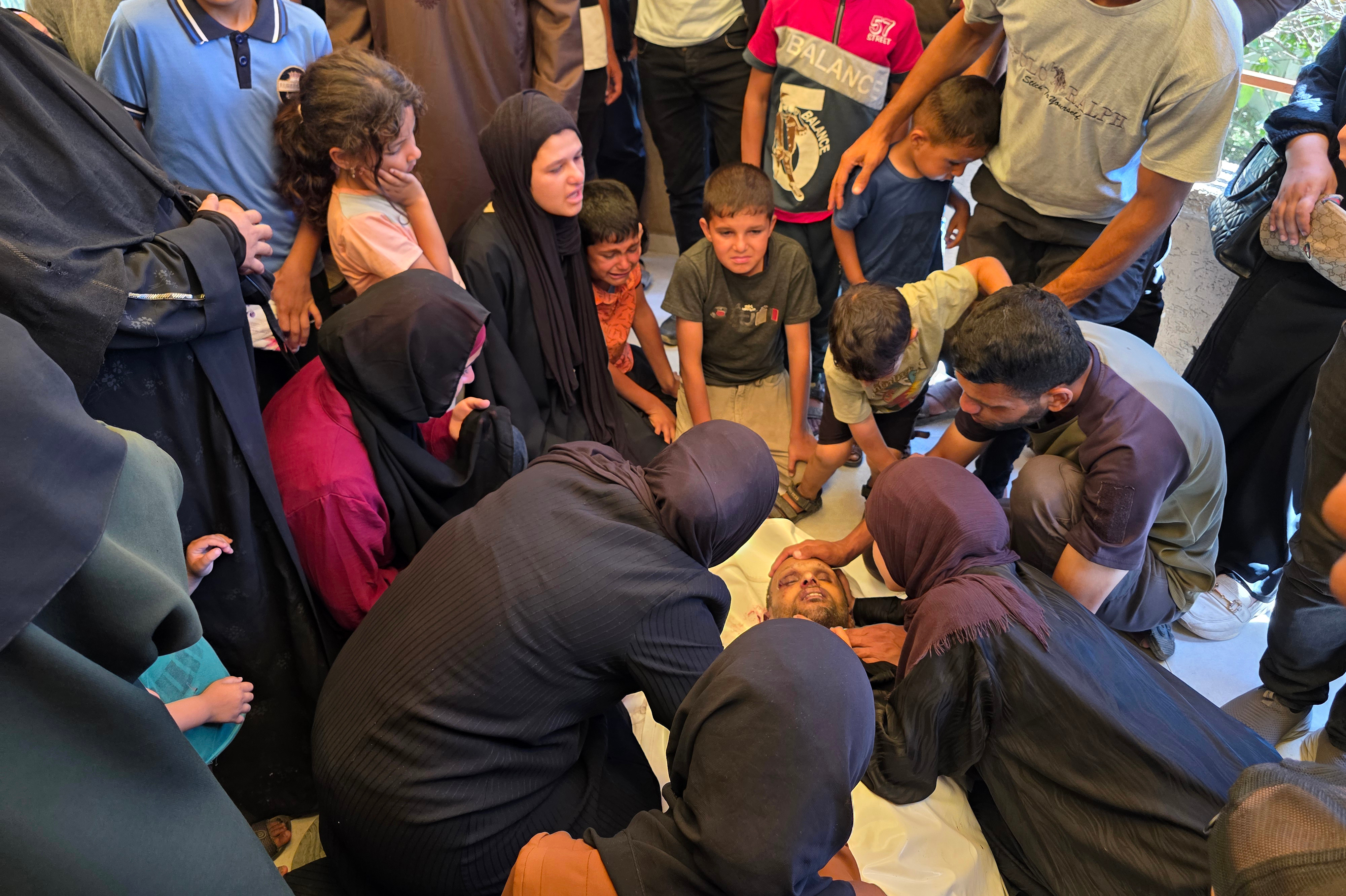Israel continues to violate Gaza ceasefire, killing 13 people in a single day