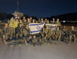 Students participating in the "Hillel on Base" program. (Photo: Instagram/hillelatbaruch)