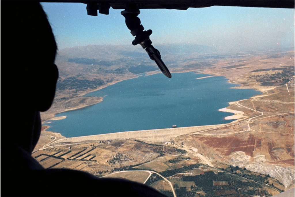 An Israeli military helicopter flying over Lebanon's Lake Qaraoun during the 1982 War. (Photo: IDF Spokesperson's Unit, CC BY-SA 3.0)