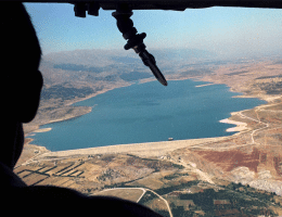 An Israeli military helicopter flying over Lebanon's Lake Qaraoun during the 1982 War. (Photo: IDF Spokesperson's Unit, CC BY-SA 3.0)