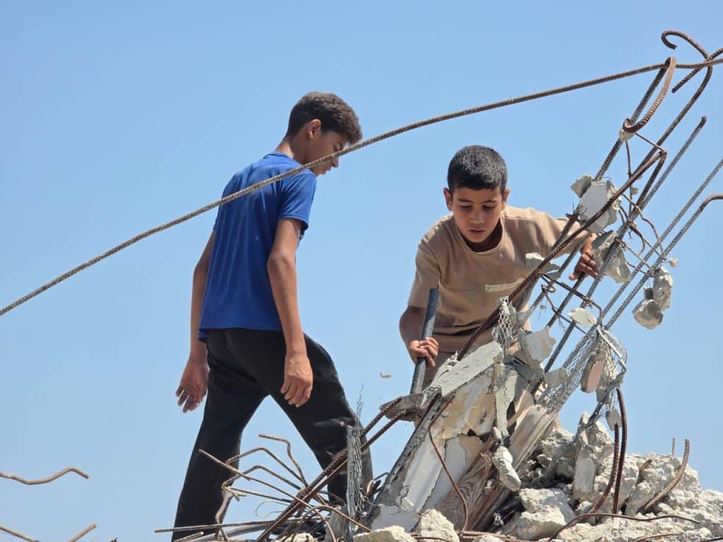 Palestinian youth are risking their lives to clear rubble in Gaza