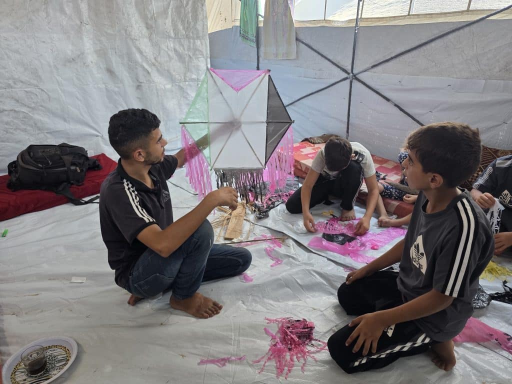 Children in Gaza fashion kites out of scrap material, August 2026. (Photo: Muhammad Eslayeh)
