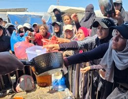 Palestinians receive meals from a community kitchen in al-Mawasi, Khan Younis, southern Gaza Strip, on September 4, 2026. (Photo: Tariq Mohammad/APA Images)
