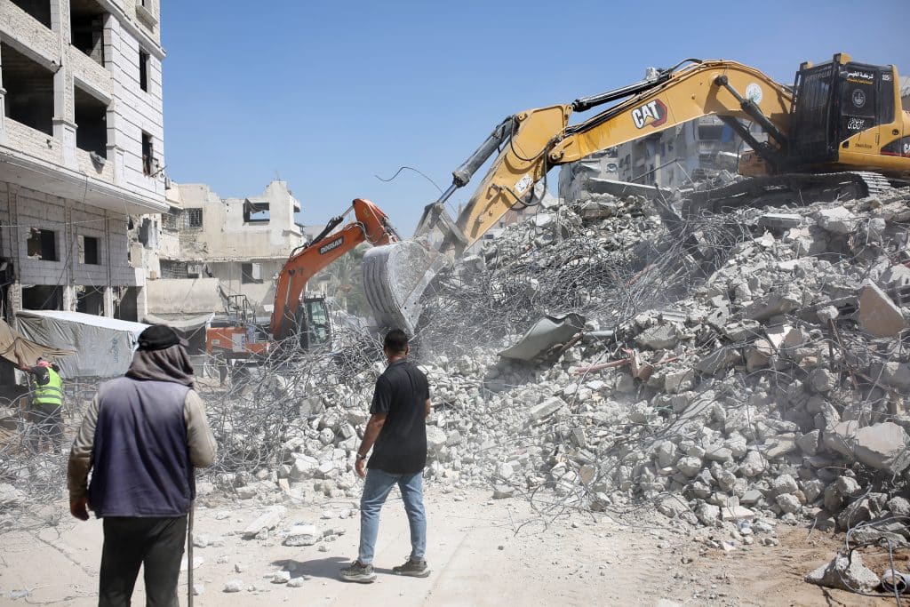 Palestinian Civil Defense crews search for dozens of bodies and missing people trapped under the rubble of a collapsed residential building in Gaza, September 17, 2026. (Photo: Mohammed Salha/APA Images)