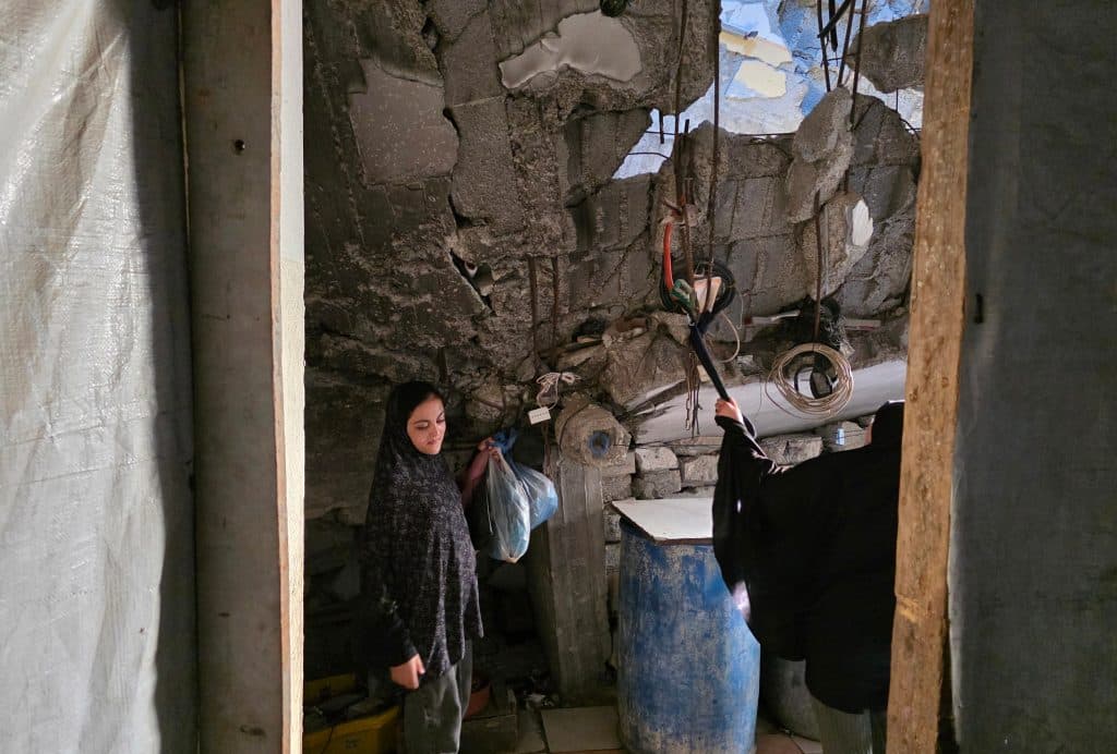 Palestinian families live among the ruins of damaged buildings at risk of collapse in Khan Younis, southern Gaza, September 17, 2026. (Photo: Tariq Mohammad/APA Images)