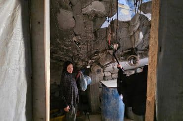 Palestinian families live among the ruins of damaged buildings at risk of collapse in Khan Younis, southern Gaza, September 17, 2026. (Photo: Tariq Mohammad/APA Images)