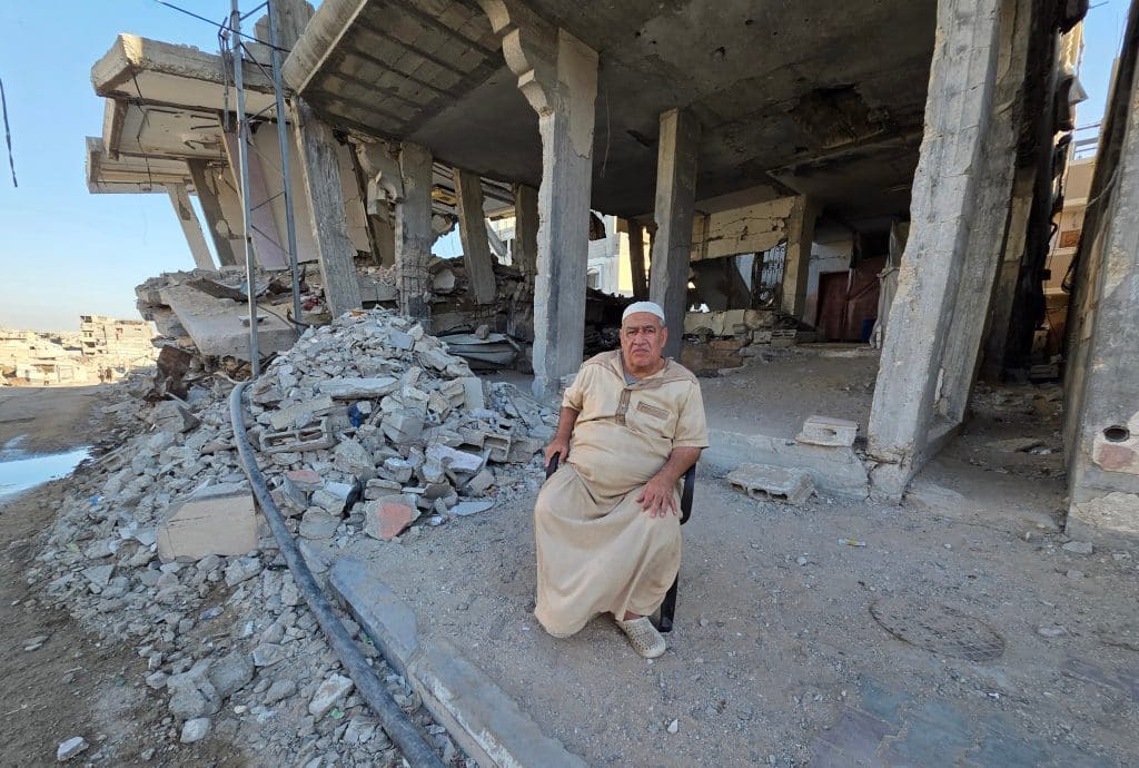 Palestinian families live among the ruins of damaged buildings at risk of collapse in Khan Younis, southern Gaza, September 17, 2026. (Photo: Tariq Mohammad/APA Images)