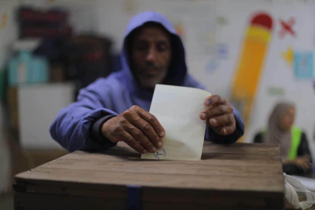 Palestinians cast thier ballot at a polling station during municipal elections in Deir el-Balah, central Gaza, April 25, 2026. (Photo: Hadi Daoud/APA Images)