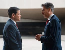 UK Foreign Secretary Ed Miliband speaks to U.S. Secretary of State Marc Rubio at ASEAN 2026, in Manila, the Philippines. 23/07/2026. (Picture by Isaac Atkin-Mayne / FCDO, Wikimedia Commons)