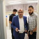 Sami Abu Shehadeh casts his ballot at a polling station during the 2022 Israeli general election, in Jaffa, on November 1, 2022. (Photo: Saeed Qaq/APA Images)