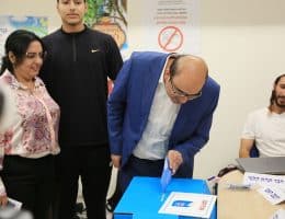 Former MK Sami Abu Shehadeh casting his ballot at a polling station during the 2022 Israeli general election, Jaffa, November 1, 2022. (Photo: Saeed Qaq/APA Images)